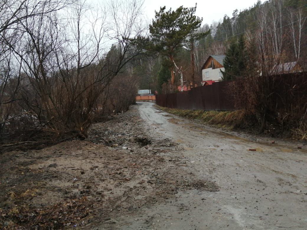 Талые воды уходят с дорог микрорайона Степановка в Томске