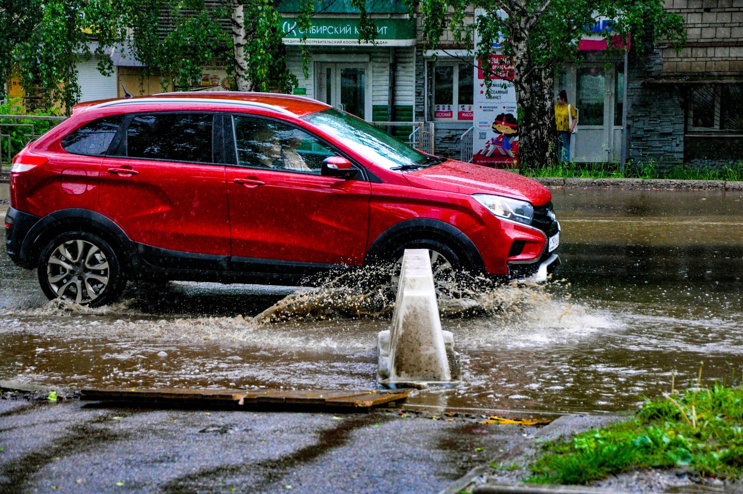 Сильный ливень обрушился на Томск