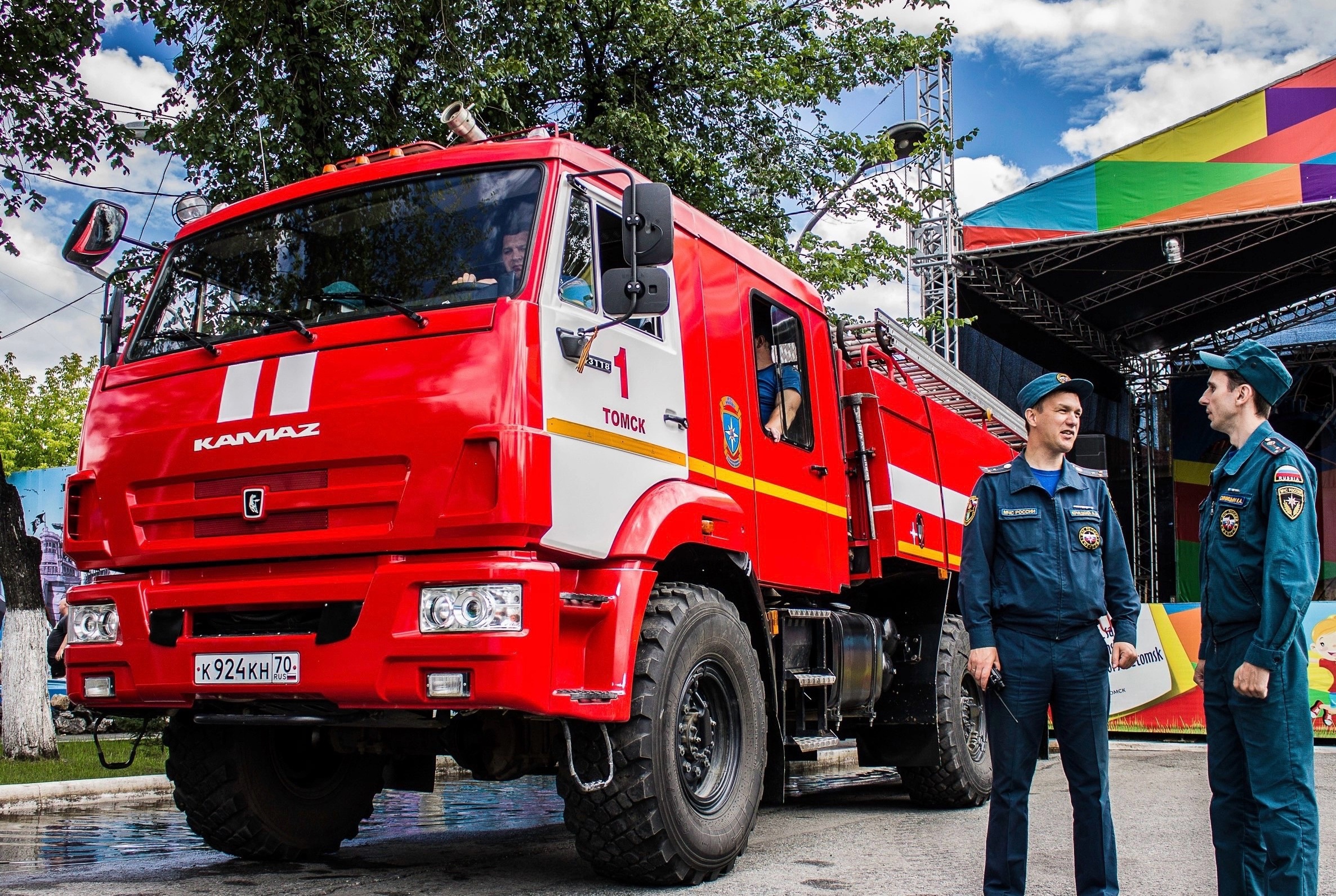 В двухэтажном жилом доме в Томске произошел пожар