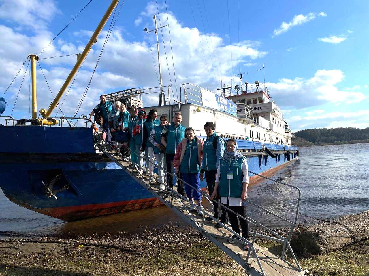 Плавучая поликлиника в Томской области приняла более 130 человек в Могочино